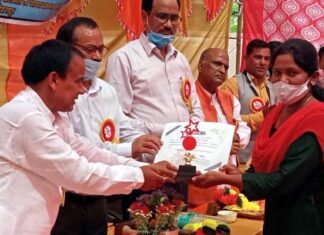 उच्च शिक्षा मंत्री डॉ. धन सिंह रावत ने शिक्षक दिवस पर शिक्षक-शिक्षिकाओं तथा भोजन माताओं को किया सम्मानित