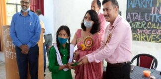 जीआईसी डांगचौरा में आयोजित प्रवेशोत्सव कार्यक्रम में नये छात्र-छात्राओं को किया गया सम्मानित entrance-ceremony-for new-students