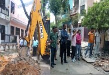 ग्रेटर नोएडा : प्राधिकरण ने सेक्टरों में नालियों पर बने अवैध रैंप तोड़े, नालियां कवर कर लेने से सेक्टरों में जलभराव होने के कारण की गई कार्रवाई illegal ramps built on drains