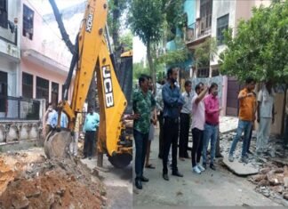 ग्रेटर नोएडा : प्राधिकरण ने सेक्टरों में नालियों पर बने अवैध रैंप तोड़े, नालियां कवर कर लेने से सेक्टरों में जलभराव होने के कारण की गई कार्रवाई illegal ramps built on drains