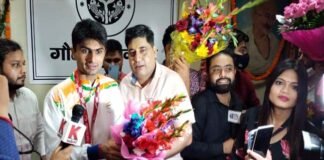टोक्यो पैरालंपिक से सिल्वर मेडल जीतकर लौटे, नोएडा डीएम सुहास एलवाई का ज़ोरदार स्वागत noida-dm-suhas-ly