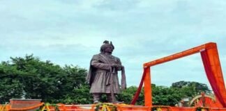 नहीं थम रहा विवाद : सम्राट मिहिर भोज की प्रतिमा के शिलापट से गुर्जर शब्द हटाए जाने से युवाओं में आक्रोश statue-of-mihir-bhoj-was-covered