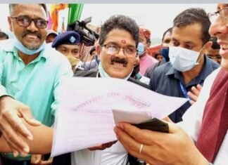 शिक्षकों की लंबित समस्याओं को लेकर प्रतिनिधि मंडल ने मुख्यमंत्री पुष्कर धामी को सौंपा ज्ञापन Teachers delegation submitted memorandum to Chief Minister Pushkar Dhami