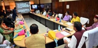 मुख्यमंत्री पुष्कर धामी ने श्रीनगर मेडिकल कॉलेज की समीक्षा बैठक के दौरान कॉलेज के विकास कार्यों के लिए 15 करोड़ की डीपीआर स्वीकृत की