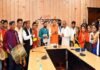 लोक परम्परा को आगे बढ़ाने में कलाकारों की महत्वपूर्ण भूमिका : मुख्यमंत्री धामी Artists-of-Uttarakhand