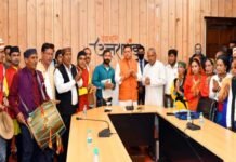 लोक परम्परा को आगे बढ़ाने में कलाकारों की महत्वपूर्ण भूमिका : मुख्यमंत्री धामी Artists-of-Uttarakhand