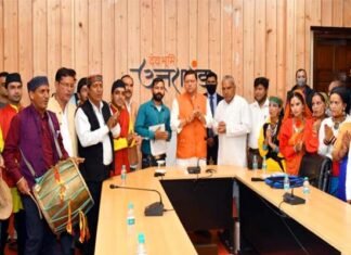 लोक परम्परा को आगे बढ़ाने में कलाकारों की महत्वपूर्ण भूमिका : मुख्यमंत्री धामी Artists-of-Uttarakhand