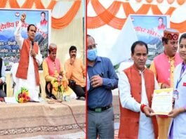 खिर्सू मिनी स्टेडियम में आयोजित बहुउद्देश्यीय शिविर में मंत्री डॉ. धन सिंह रावत ने बांटे महा लक्ष्मी किट व कोरोना वारियर्स प्रमाण पत्र Dr.-Dhan-singh-Rawat