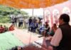 पौडी जिले के ग्राम पंचायत धनाऊ में आयोजित जनता दरबार में विभागीय अधिकारियों ने सुनी ग्रामीणों की समस्याएं Gram-Panchayat-Dhanau