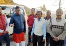 कल्जीखाल ब्लॉक में प्रस्तावित डिग्री कालेज को कांसखेत इंटर कालेज में संचालित करने की मांग को लेकर स्थानीय लोगों ने क्षेत्रीय विधायक को रोककर कही ये बात