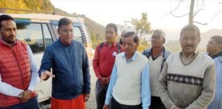 कल्जीखाल ब्लॉक में प्रस्तावित डिग्री कालेज को कांसखेत इंटर कालेज में संचालित करने की मांग को लेकर स्थानीय लोगों ने क्षेत्रीय विधायक को रोककर कही ये बात