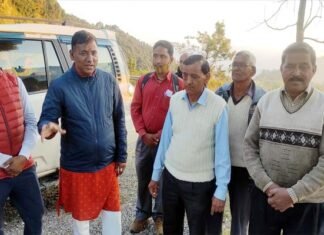 कल्जीखाल ब्लॉक में प्रस्तावित डिग्री कालेज को कांसखेत इंटर कालेज में संचालित करने की मांग को लेकर स्थानीय लोगों ने क्षेत्रीय विधायक को रोककर कही ये बात