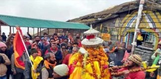 चारधाम यात्रा 2021: तृतीय केदार भगवान तुंगनाथ के कपाट शीतकाल हेतु बंद हुए, उत्सव डोली रात्रि विश्राम हेतु चोपता पहुंची Lord Tungnath door closed for the winter