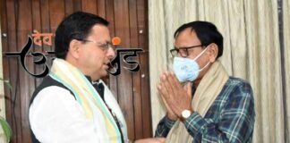 सीएम धामी से पद्मश्री कल्याण सिंह रावत ने की शिष्टाचार भेंट Padmashree Kalyan Singh Rawat meets cm dhami