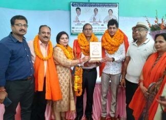 सेक्टर अल्फा-2 RWA की नई कार्यकारिणी के शपथ ग्रहण समारोह में बोले अध्यक्ष जितेंद्र मावी, सेक्टर की सुरक्षा व सफाई व्यवस्था पर दिया जाएगा विशेष ध्यान alpha-2-rwa-election