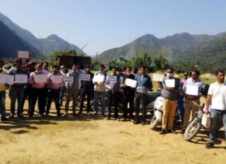 पुरानी पेंशन बहाली को लेकर संयुक्त मोर्चा द्वारा रुद्रप्रयाग के गुलाब राय मैदान से डीएम ऑफिस तक निकाली गई “बाइक कार रैली” bike-car-rally