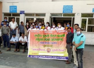 पुरानी पेंशन बहाली की मांग को लेकर श्रीनगर में शिक्षकों एवं कर्मचारियों ने मनाया काला दिवस black-day-for-ops