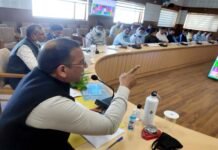 पौड़ी : ‘सबकी योजना सबका विकास’ के तहत सीडीओ ने खण्ड विकास अधिकारियों के साथ की बैठक, पंचायत स्तर पर विकास कार्यों का किया खाका तैयार