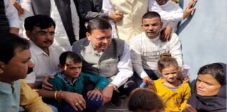 उत्तराखंड : आपदा पीड़ितों से मिलने चंपावत पहुंचे मुख्यमंत्री धामी, हर सम्भव सहायता का दिया आश्वासन, अधिकारियों को युद्ध स्तर पर काम करने के दिए निर्देश cm-dhami-at-champawat