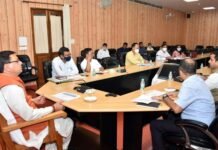 सीएम हेल्पलाइन पर प्राप्त जन शिकायतों के समाधान में लापरवाही पर होगी सख्त कार्रवाई : सीएम धामी cm-dhami-meeting