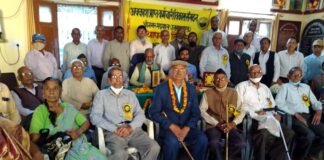 अवकाश प्राप्त कर्मचारी संगठन श्रीनगर ने अपने स्थापना दिवस पर 80 वर्ष की आयु पूर्ण कर चुके छह सदस्यों को किया सम्मानित Retired Employees Organization, Srinagar celebrated the foundation day