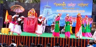 खोड़ा कॉलोनी, ग़ाज़ियाबाद में आयोजित “उत्तराखंड खोड़ा महोत्सव” में रोहित चौहान एवं कल्पना चौहान के गीतों पर जमकर थिरके दर्शक khoda-mahotsav