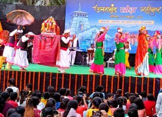 खोड़ा कॉलोनी, ग़ाज़ियाबाद में आयोजित “उत्तराखंड खोड़ा महोत्सव” में रोहित चौहान एवं कल्पना चौहान के गीतों पर जमकर थिरके दर्शक khoda-mahotsav