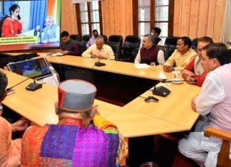 मुख्यमंत्री पुष्कर सिंह धामी ने प्रधानमंत्री नरेंद्र मोदी द्वारा देशवासियों को संबोधित मन की बात को सुना