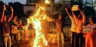 पुरानी पेंशन बहाली संयुक्त मोर्चा के आवाहन पर प्रदेश के सभी जिलों में एनपीएस रूपी रावण का किया गया दहन