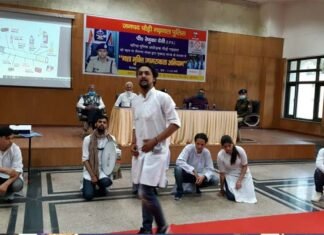 श्रीनगर : नशा मुक्ति जागरूकता अभियान कार्यक्रम में नुक्कड़ नाटक के माध्यम से युवाओं को नशे की लत से दूर रहने का दिया संदेश nashamukti-jagrukta-abhiyan