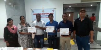 प्रधानमंत्री मातृ वंदना योजना सप्ताह में बेहतरीन कार्य करने पर प्रभारी चिकित्सा सहित सात लोगों को मिला सम्मान pradhaanamantree maatr vandana yojana