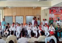 सपा कार्यकर्ताओं ने मनाई सरदार वल्लभ भाई पटेल की जयंती sp-workers