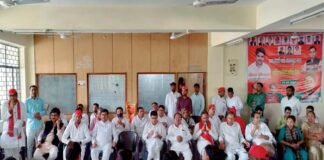 सपा कार्यकर्ताओं ने मनाई सरदार वल्लभ भाई पटेल की जयंती sp-workers