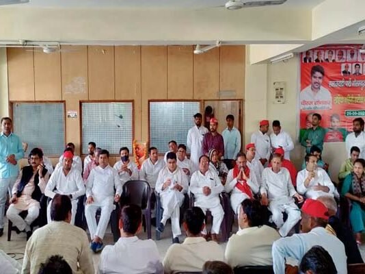 सपा कार्यकर्ताओं ने मनाई सरदार वल्लभ भाई पटेल की जयंती sp-workers