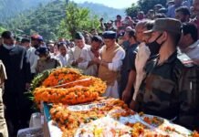 पौड़ी : शहीद विपिन सिंह का पार्थिव शरीर पहुंचा पैतृक गांव, मुख्यमंत्री ने गांव पहुँचकर दी श्रद्धांजलि, सड़क और इंटर कॉलेज का नाम शहीद के नाम पर रखने की घोषणा shahid-vipin-singh