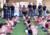 जरूरतमंद बच्चों को बांटे स्कूल बैग व शिक्षण सामग्री Distribute school bags and teaching materials to needy children