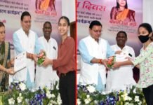 उत्तराखंड : मुख्यमंत्री ने 10वीं व 12वीं बोर्ड परीक्षा में जिला एवं ब्लॉक स्तर पर टॉपर रही मेधावी छात्राओं को बांटे स्मार्ट फोन smart phones to the topper girl students