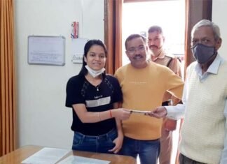 श्रीनगर गढ़वाल : पुलिस ने निभाया मानवता का फर्ज, खोई हुई धनराशि को सकुशल किया मालिक के सुपुर्द