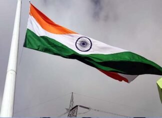 मुख्यमंत्री पुष्कर धामी ने पिथौरागढ़ में 100 फीट ऊंचा तिरंगा फहराया 100 feet tricolor flag
