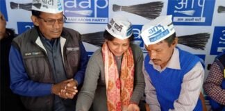 आप कार्यकर्ताओं ने पौड़ी में धूमधाम से मनाया पार्टी का स्थापना दिवस, बांटे फ्री तीर्थ यात्रा टिकट AAP party foundation day