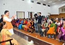 मुख्यमंत्री धामी ने आंगनबाड़ी कार्यकत्रियों को दिया दीपावली पर तोहफा, बढ़ाया मानदेय, आंगनवाड़ी कार्यकत्रियों ने जताया आभार Anganwadi workers