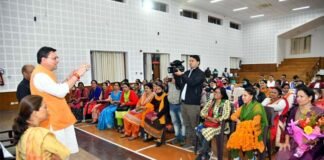 मुख्यमंत्री धामी ने आंगनबाड़ी कार्यकत्रियों को दिया दीपावली पर तोहफा, बढ़ाया मानदेय, आंगनवाड़ी कार्यकत्रियों ने जताया आभार Anganwadi workers