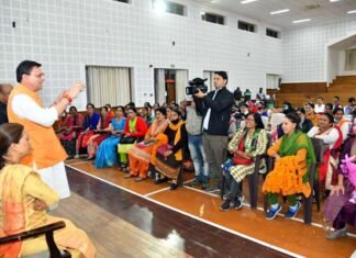 मुख्यमंत्री धामी ने आंगनबाड़ी कार्यकत्रियों को दिया दीपावली पर तोहफा, बढ़ाया मानदेय, आंगनवाड़ी कार्यकत्रियों ने जताया आभार Anganwadi workers
