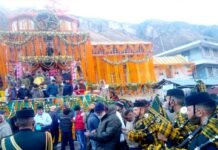 बदरीनाथ धाम के कपाट शीतकाल हेतु बंद हुए, करीब 2 लाख श्रद्धालु पहुंचे बदरीनाथ धाम, जबकि रिकार्ड पांच लाख तीर्थयात्री पहुंचे चारधाम Badrinath-Dham-doors-closed