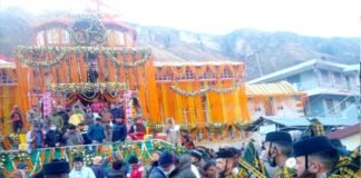 बदरीनाथ धाम के कपाट शीतकाल हेतु बंद हुए, करीब 2 लाख श्रद्धालु पहुंचे बदरीनाथ धाम, जबकि रिकार्ड पांच लाख तीर्थयात्री पहुंचे चारधाम Badrinath-Dham-doors-closed