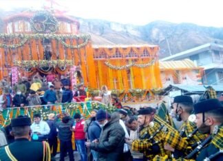 बदरीनाथ धाम के कपाट शीतकाल हेतु बंद हुए, करीब 2 लाख श्रद्धालु पहुंचे बदरीनाथ धाम, जबकि रिकार्ड पांच लाख तीर्थयात्री पहुंचे चारधाम Badrinath-Dham-doors-closed