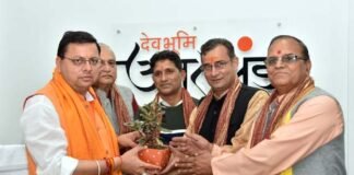 बद्रीनाथ डिमरी धार्मिक केंद्रीय पंचायत के प्रतिनिधियों ने मुख्यमंत्री से मिलकर देवस्थानम बोर्ड से सम्बंधित ज्ञापन सौंपा, बद्रीनाथ धाम का प्रसाद भेंट किया Badrinath Dimri Religious Central Panchayat
