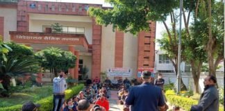 देहरादून : पूर्व सैनिक कर्मचारियों का 15वें दिन भी कार्य बहिष्कार के साथ धरना जारी