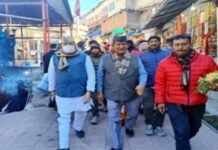 पूर्व मुख्यमंत्री हरीश रावत और यशपाल आर्य ने किए भगवान बदरीनाथ के दर्शन Harish Rawat and Yashpal Arya visited Lord Badrinath