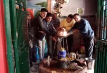 युवा कांग्रेस द्वारा पौड़ी के कंडोलिया मंदिर में किया गया जलाभिषेक